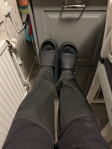 Customer photo review of HappyFlops