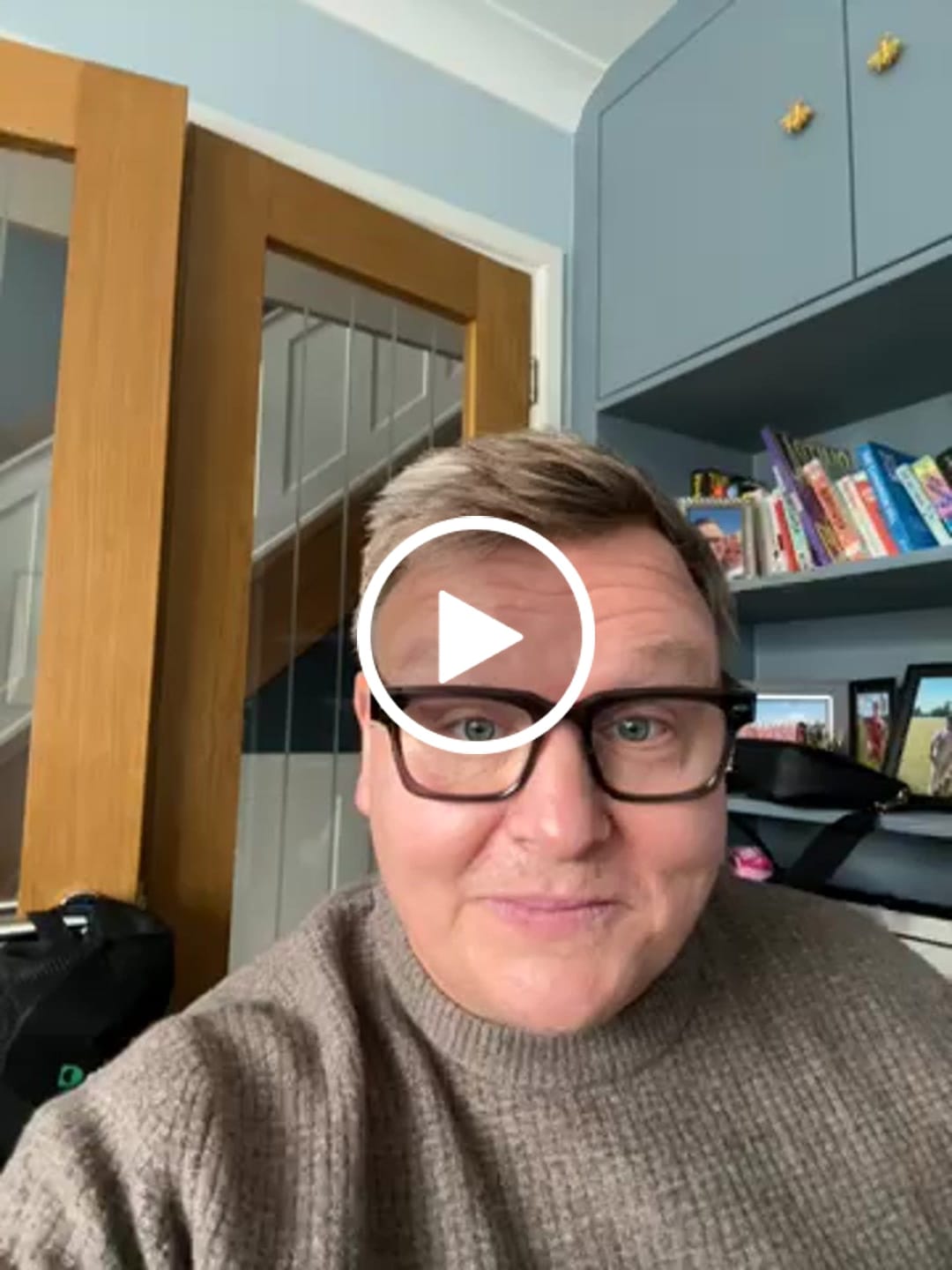 Customer video review of Axel O