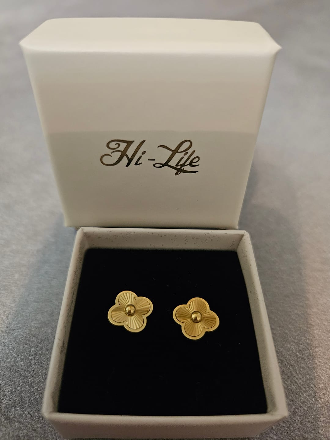 Customer photo review of Golden Lucky Leaf Abbaddon Ohrstecker 14K Vergoldet