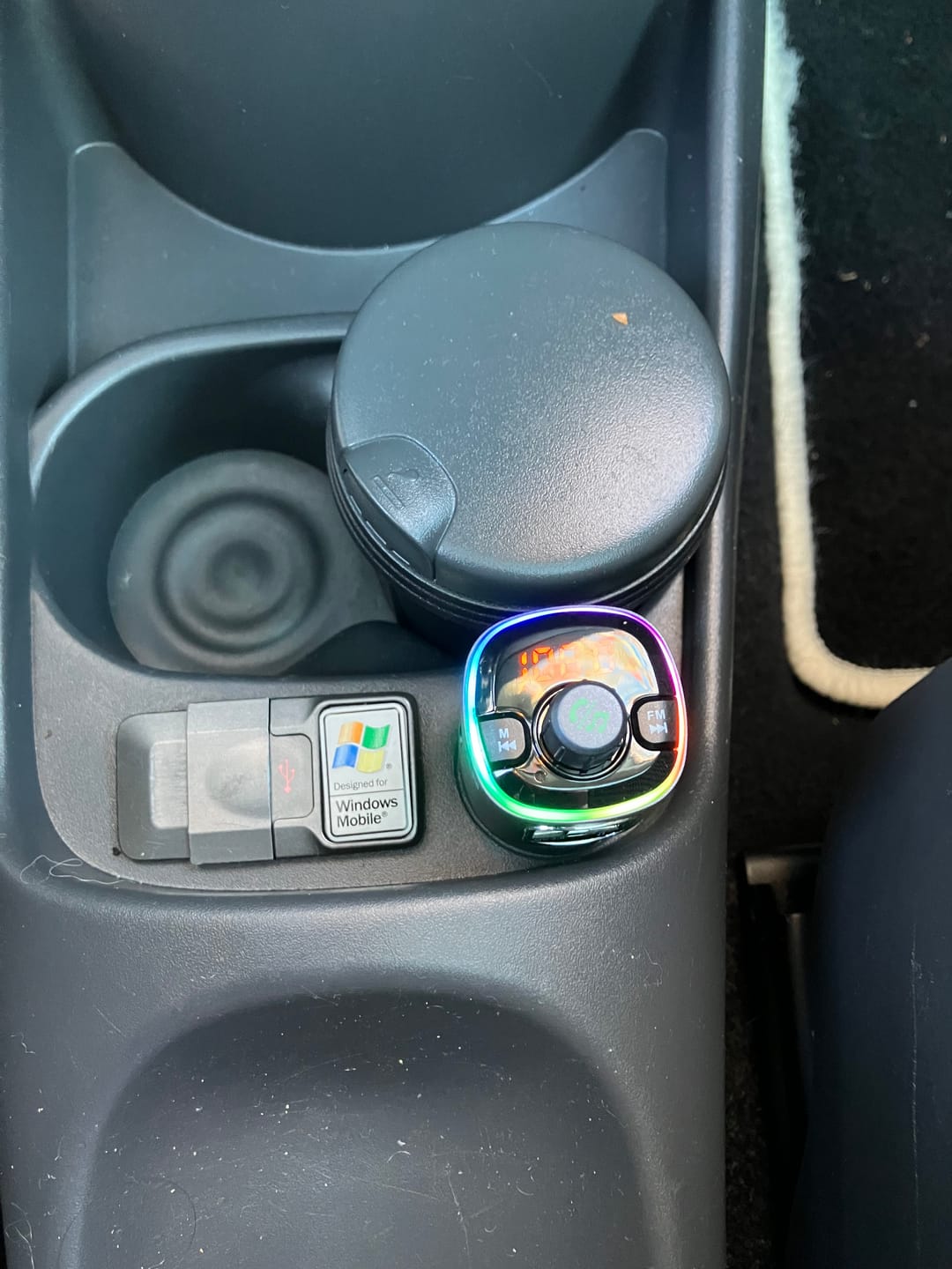 Customer photo review of Wegman Bluetooth FM Transmitter - Bluetooth Carkit - Autolader USB C