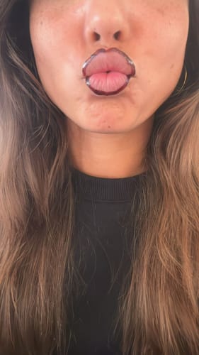 Customer photo review of Peel-off Lip Stain