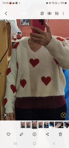 Customer photo review of Maglione Cuori Rossi con scollo a V