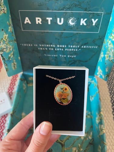 Customer photo review of Vincent Van Gogh Three Sunflowers Kolye