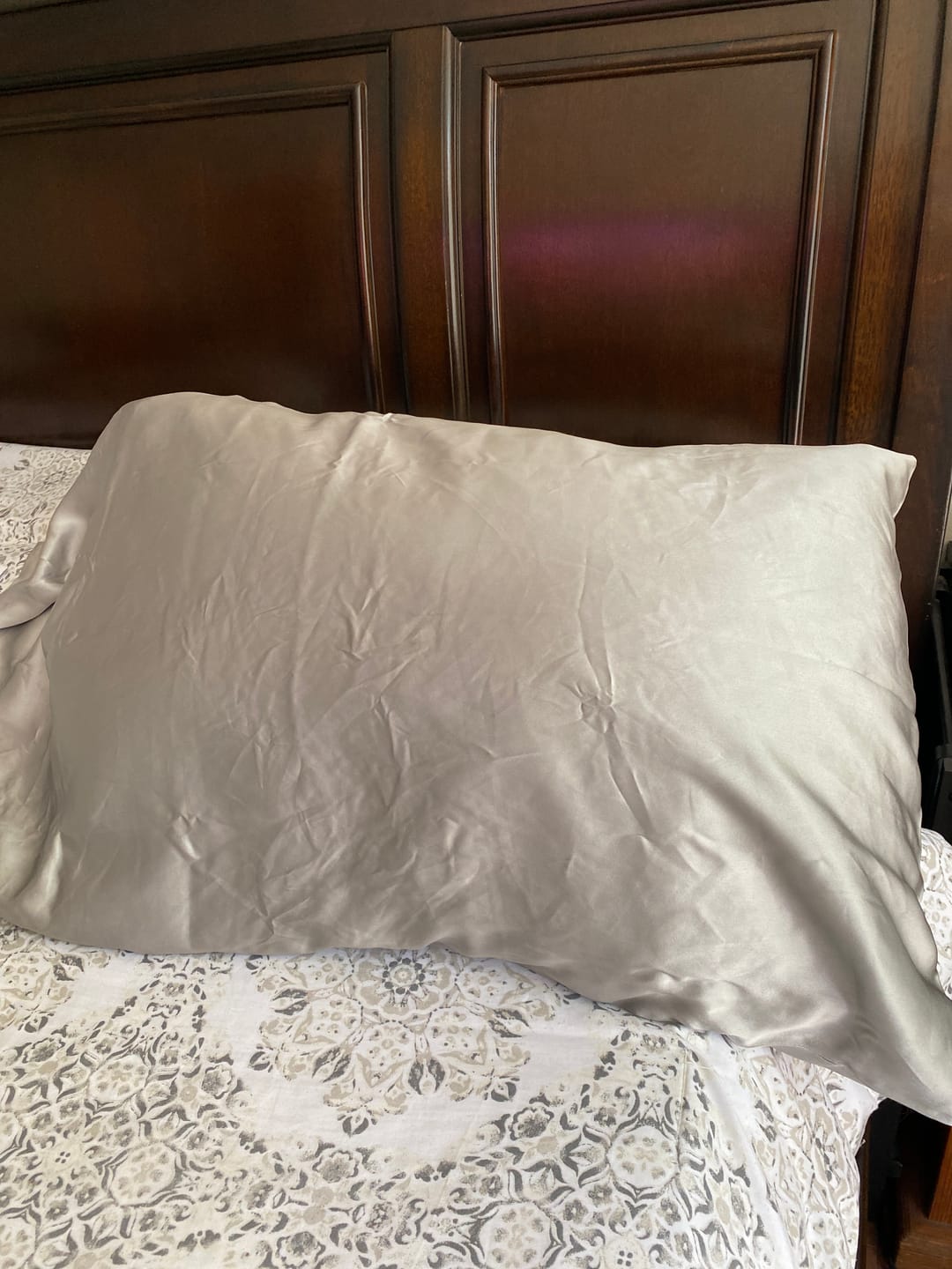 Customer photo review of Funda Almohada Seda Natural gris edición limitada