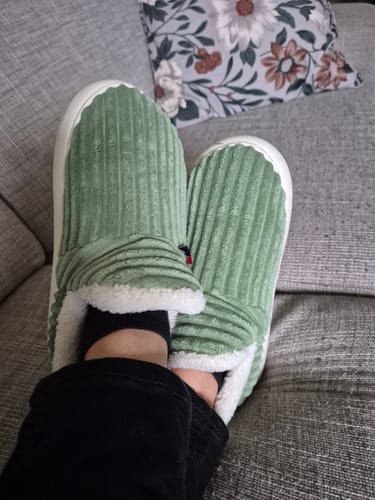 Customer photo review of HappyFlops Cozy