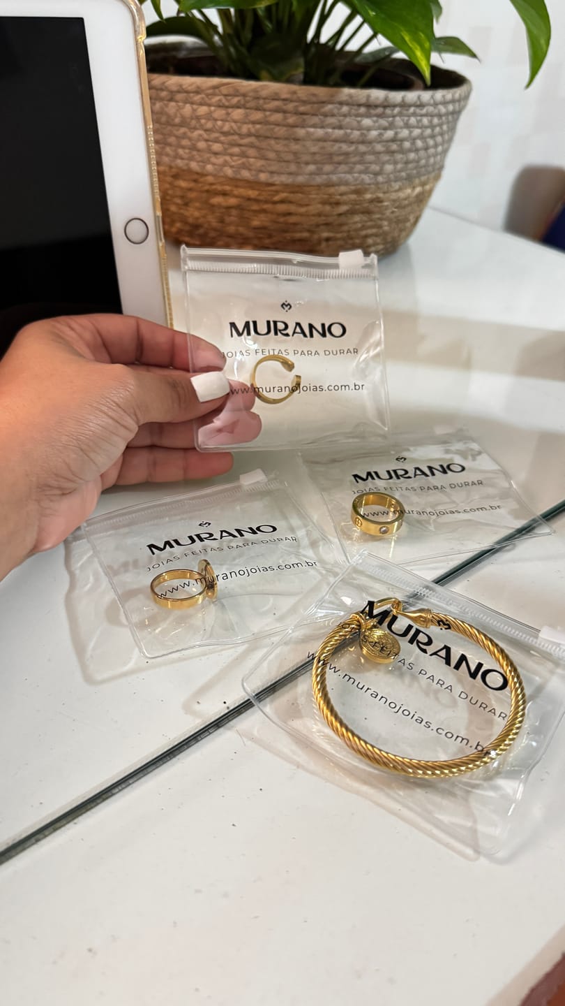 Customer photo review of Bracelete Pingente São Bento Banhado em Ouro 18K
