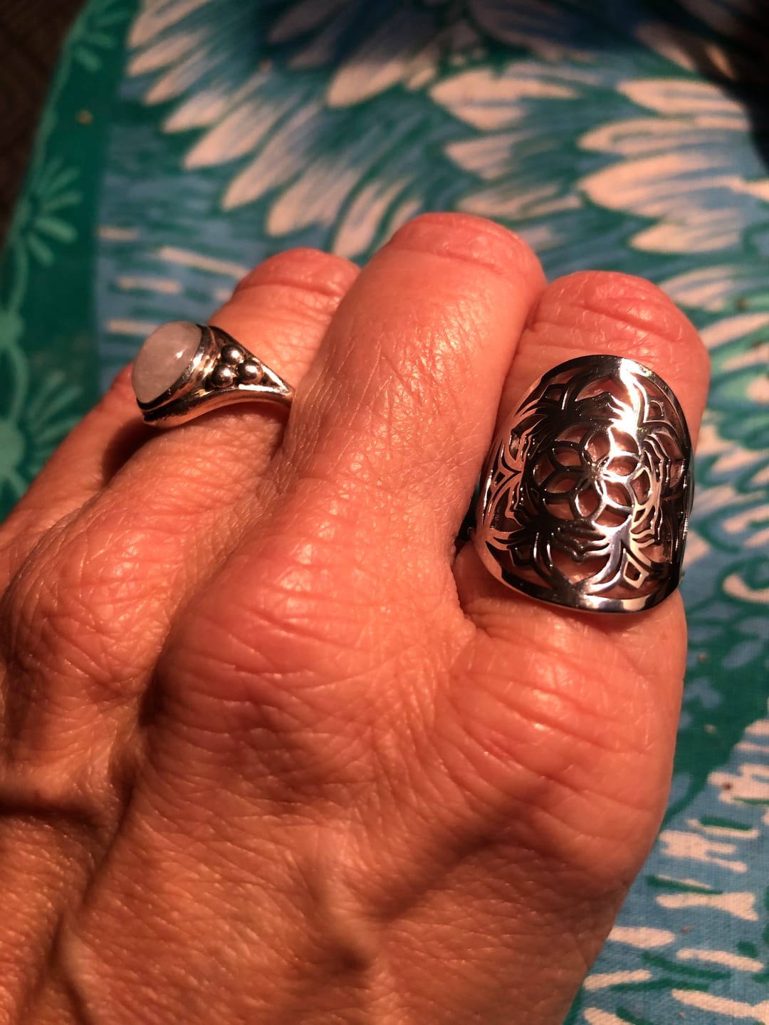 Customer photo review of Bague Ajustable "Fleur de Mandala"