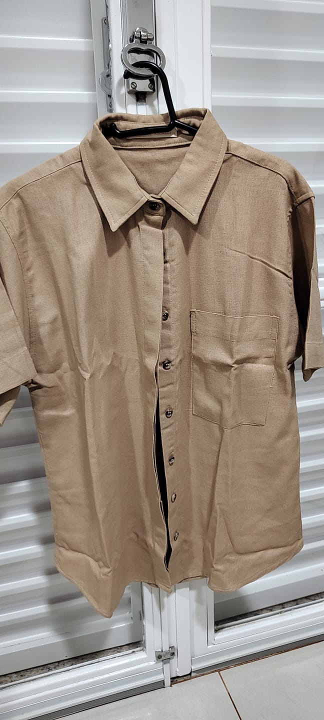 Customer photo review of Camisa de Linho Jambo Bege