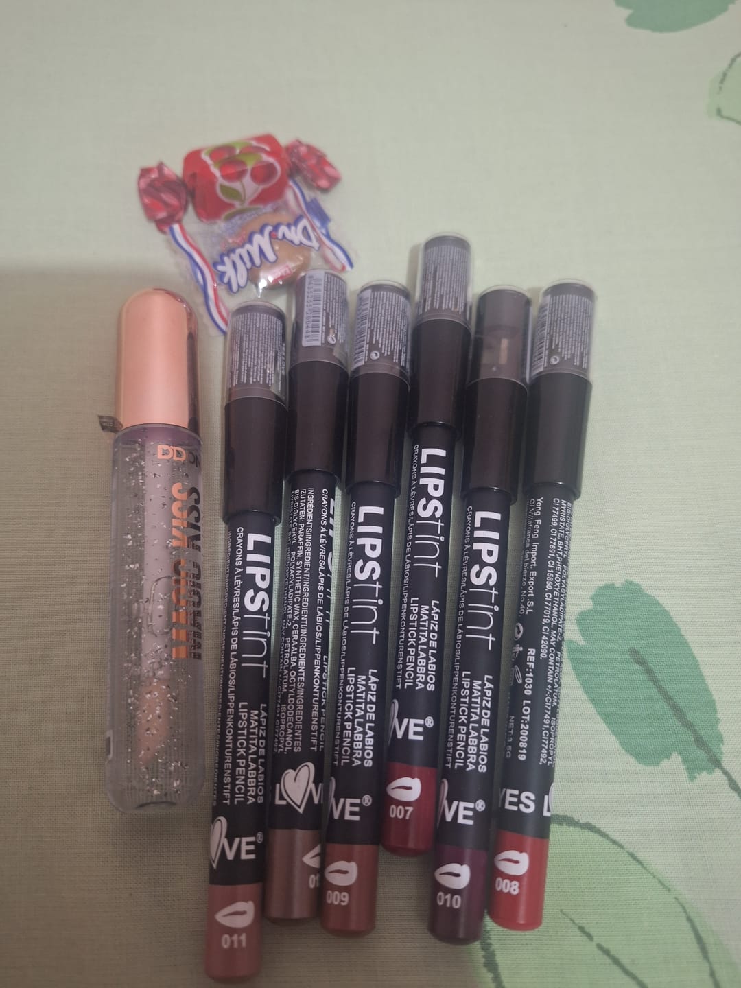 Customer photo review of Crayons à Lèvres Gras Longue Tenue - Lot de 6