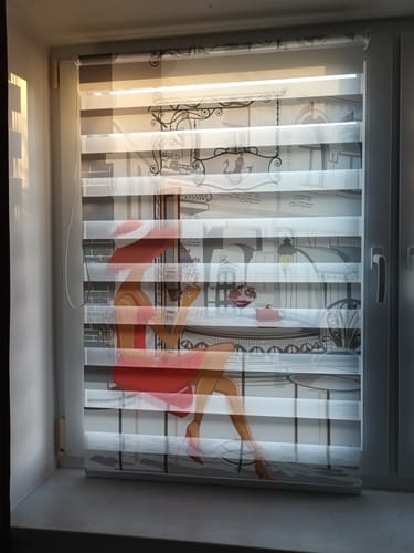 Customer photo review of Foto Klemmfix Doppelrollo "Modische Frau im Cafe"