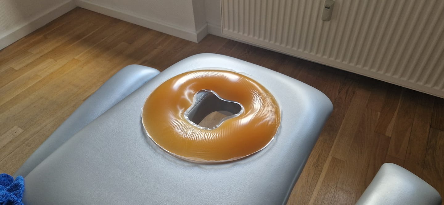 Customer photo review of Gesichts-Silikonkissen fur die Massageliege Orange