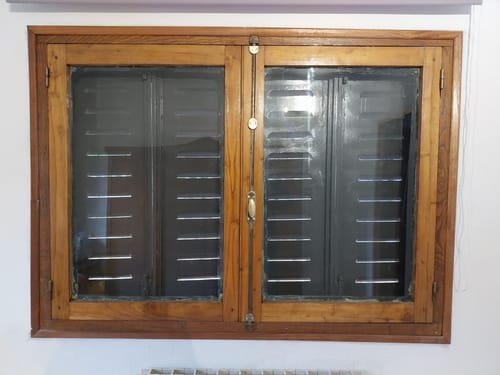 Customer photo review of Falleba de sobreponer ovalada de acero con asa en dorado y 4 soportes laterales