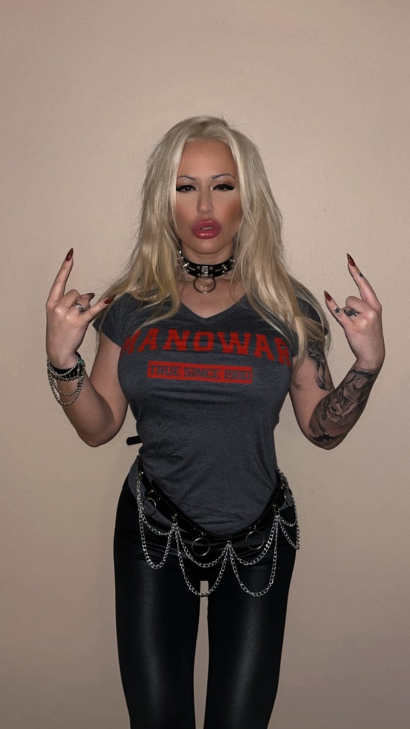 Customer photo review of Manowar Ladies’ V-neck T-Shirt True Since 1980 black with logo