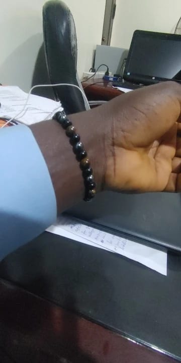 Customer photo review of Bracelet "Triple Protection" en Hématite, Oeil de Tigre et Obsidienne