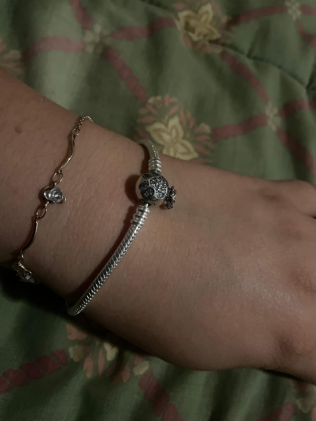 Customer photo review of Pulsera Huella de Perrito Diamantes