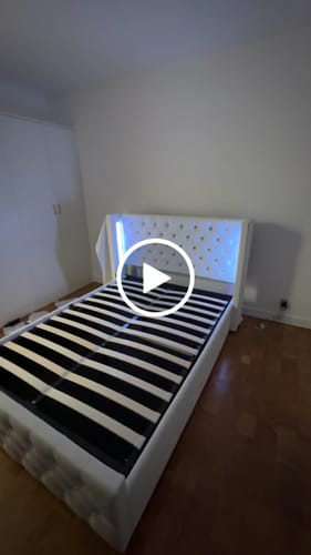 Customer video review of Lit coffre capitonné avec LED - AMELIE