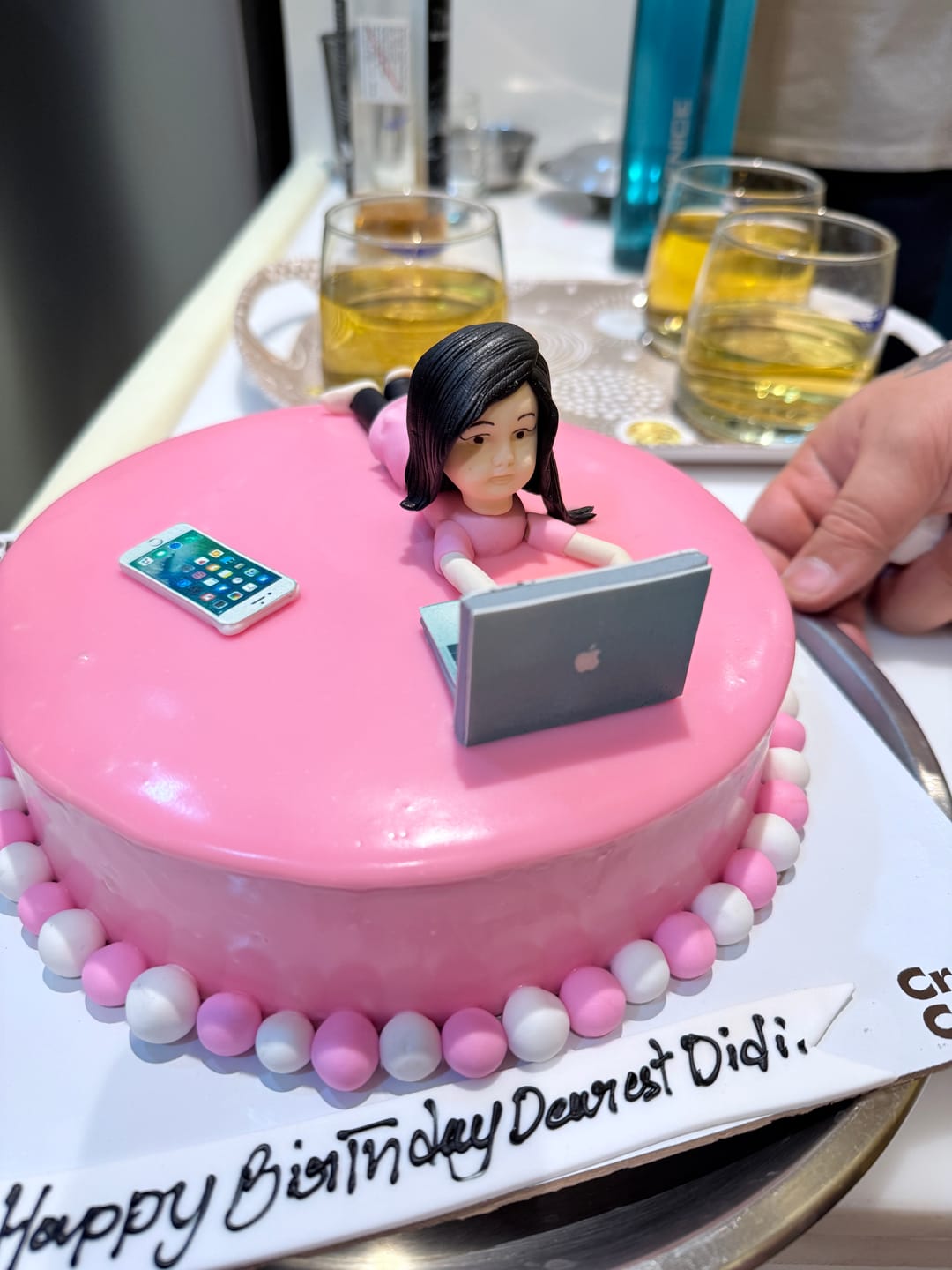 Customer photo review of Workaholic Girl Theme Cake