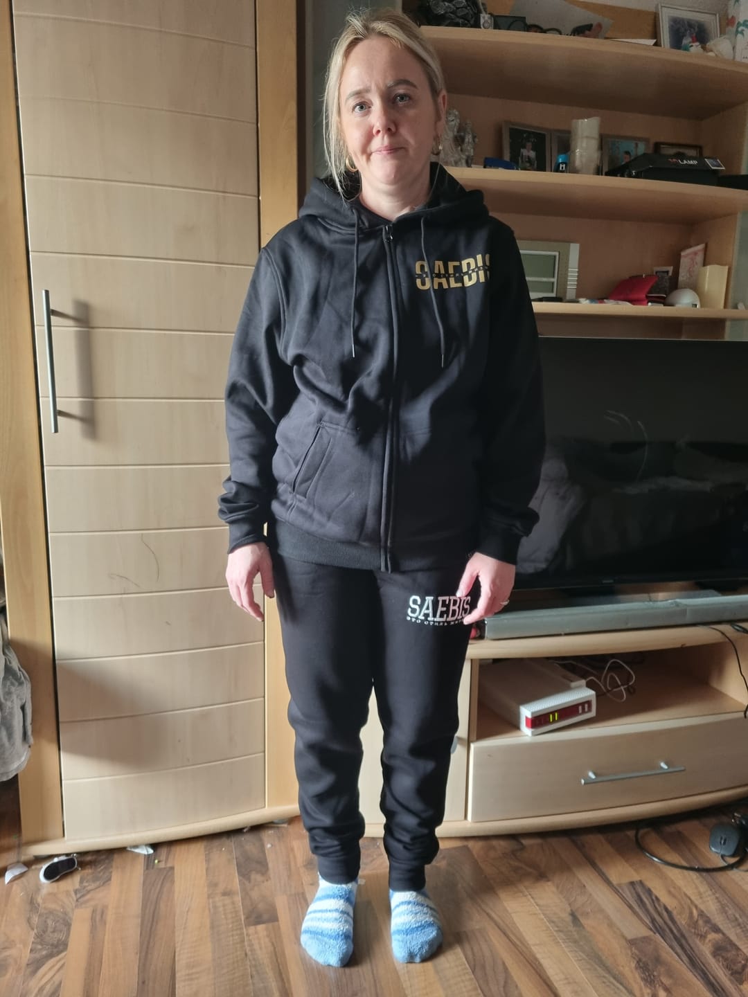 Customer photo review of Это стиль жизни - Damen Oversized Zip Hoodie Gold Edition mit Reißverschluss by SAEBIS®