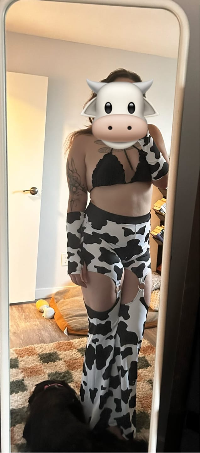 Customer photo review of Cow O-Ring Flare Pants Set