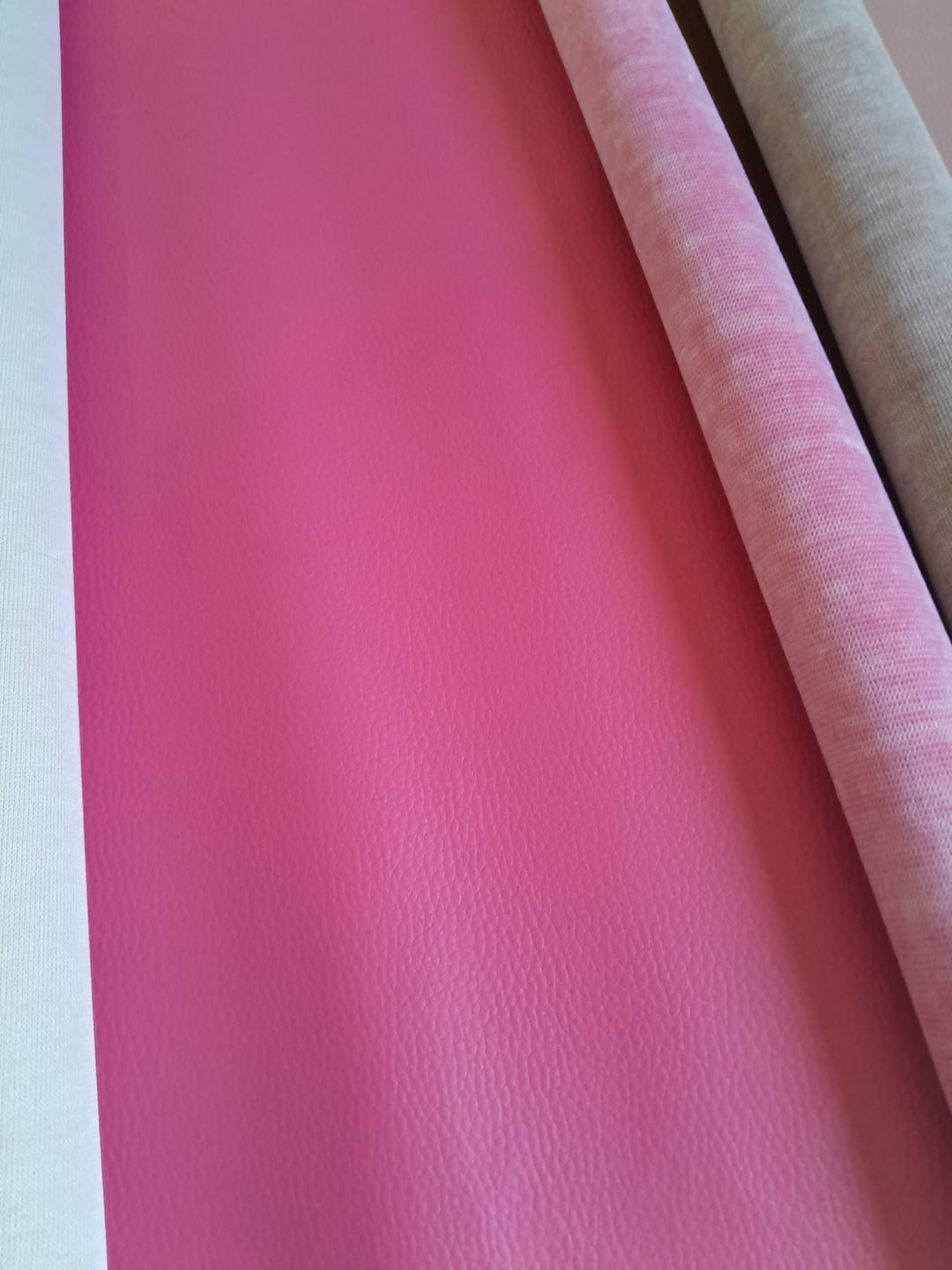 Customer photo review of DOLLARO 0.7MM COM FUNDO DE MALHA COR PINK