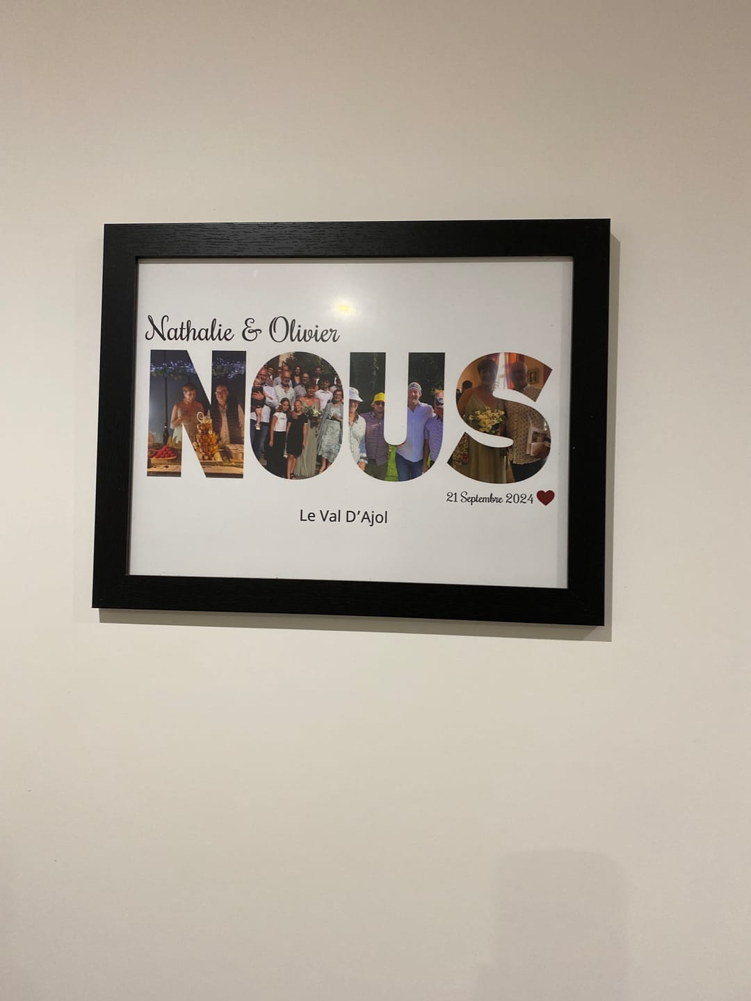 Customer photo review of Affiche photos Nous - Cadre personnalisé avec lettres et photos