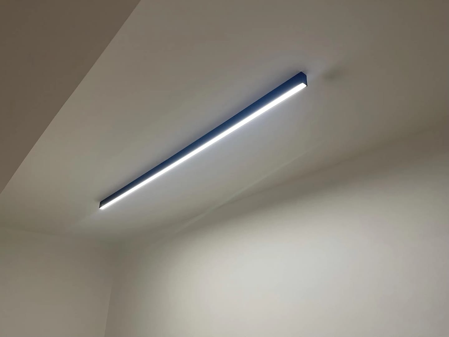 Customer photo review of WOMO Dimmable Long Linear Ceiling Light-WM1003