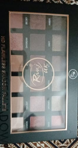 Customer photo review of HD Flawless Eyeshadow Palette (18 in 1)