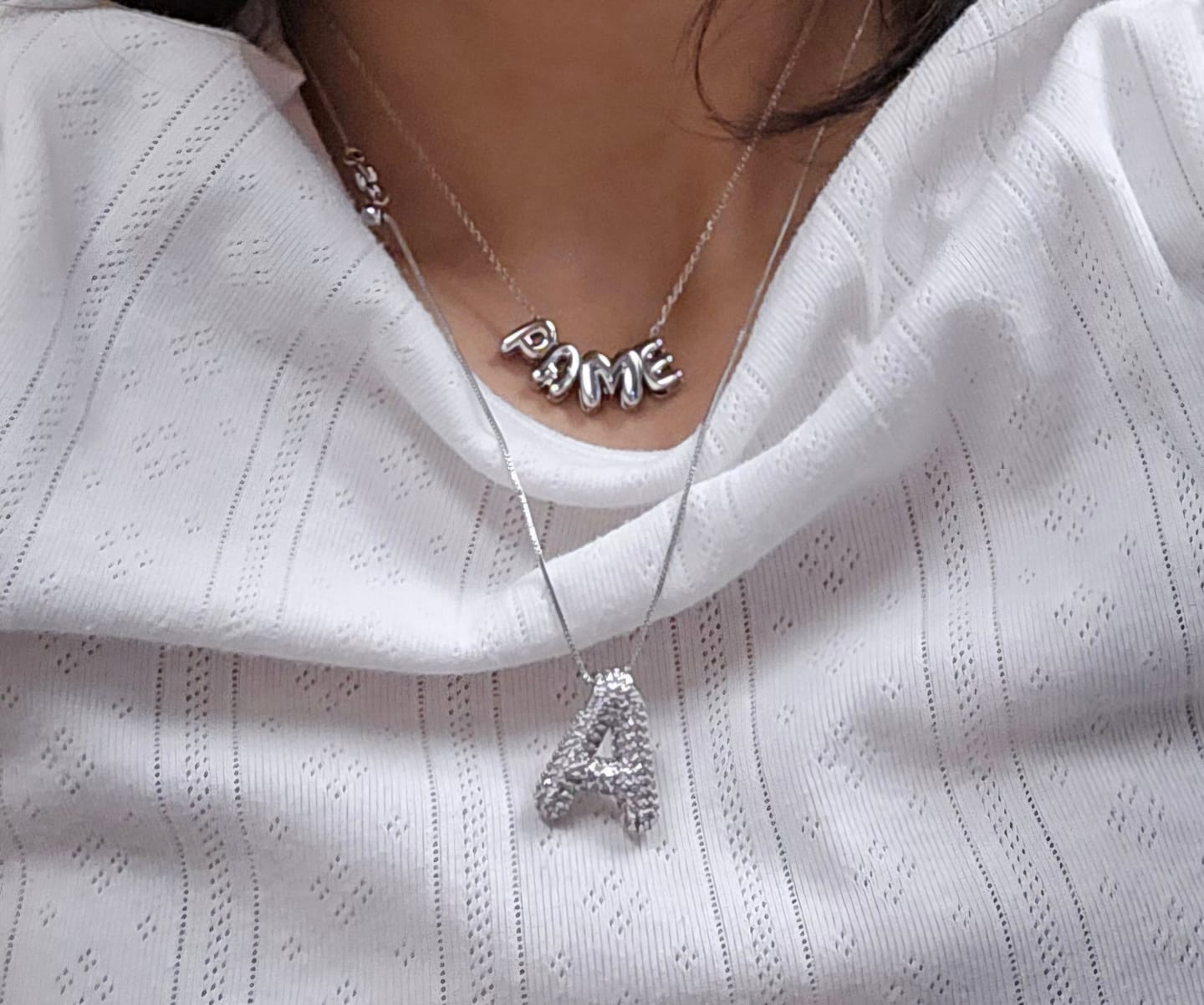 Customer photo review of Collar Inicial Balloon Plateado Zirconias