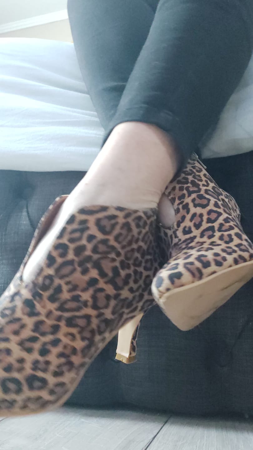 Customer photo review of Leontina Animal Print