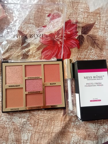 Customer photo review of Miss Rose Face Kit