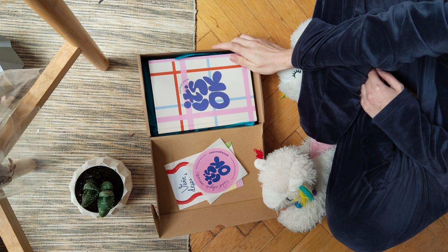 Customer photo review of Feel Good Journal | Portada Picnic