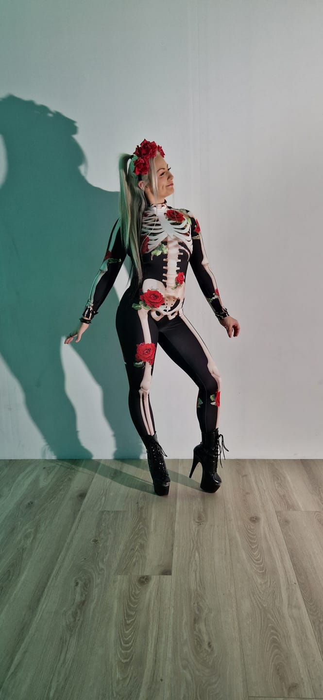 Customer photo review of Skeleton & Roses Costume