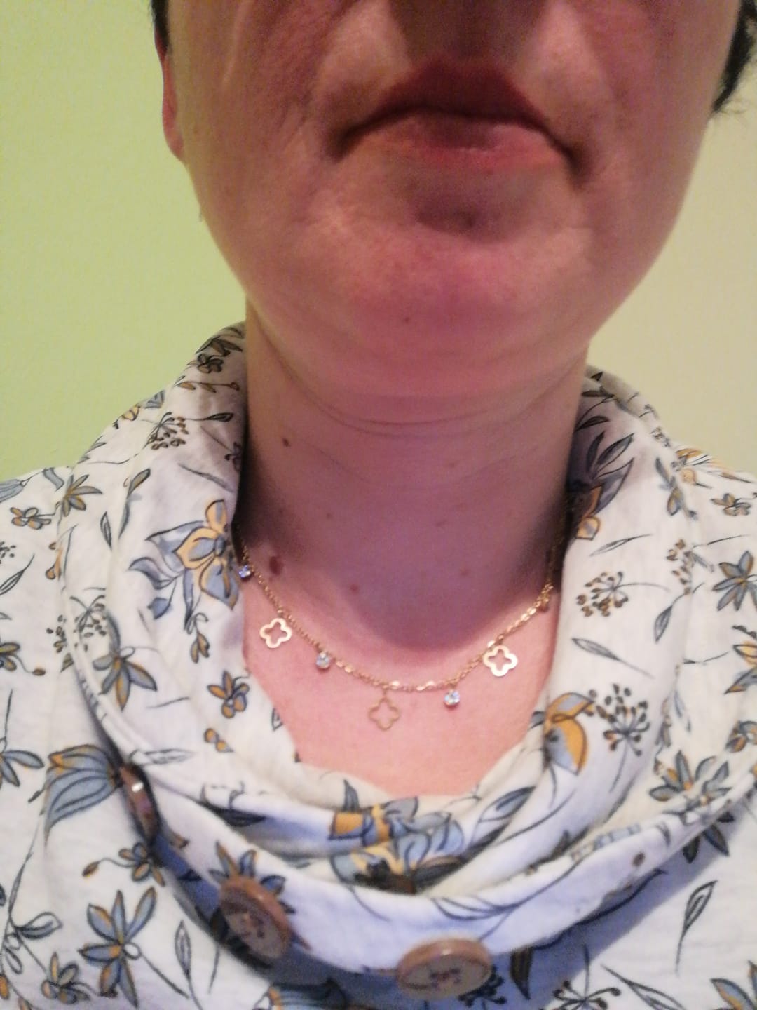 Customer photo review of Majestic Clover Stone Kette 18K Vergoldet