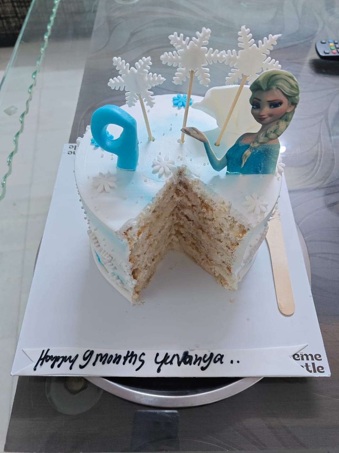 Customer photo review of Frozen Magical Cake