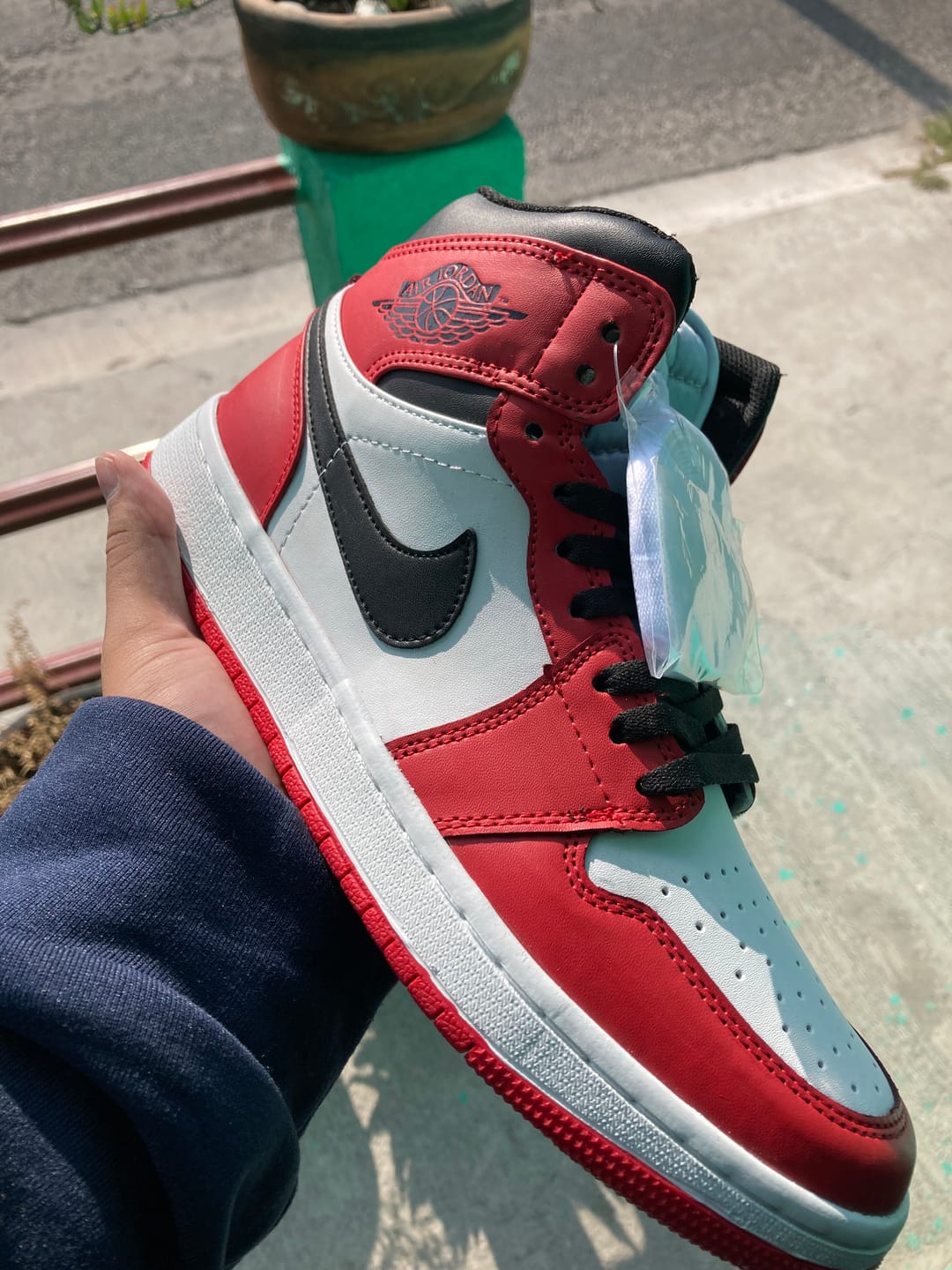 Customer photo review of Tenis Retro 1 Chicago Red