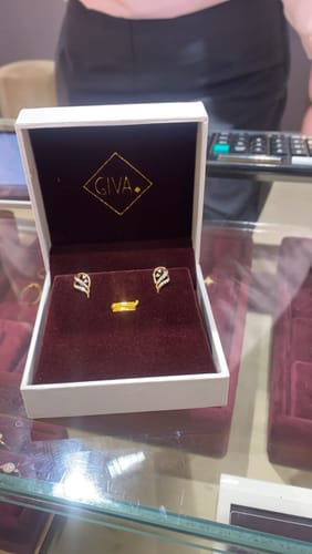 Customer photo review of Rose Gold Mangifera Diamond Earrings