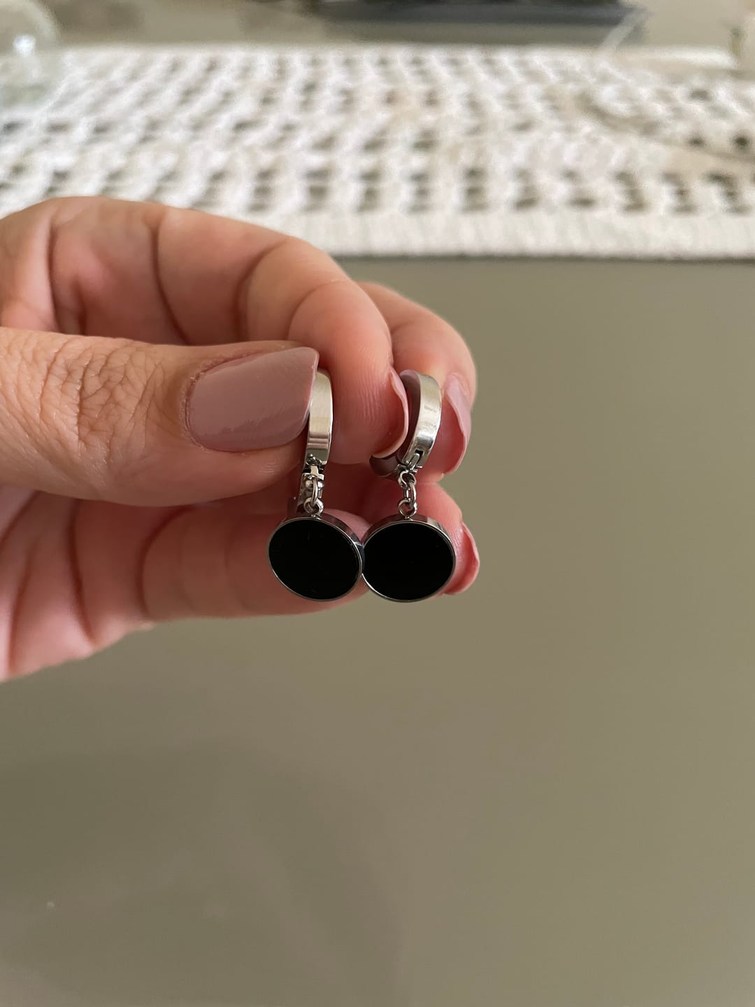 Customer photo review of Brinco Pingente Noir - Prata