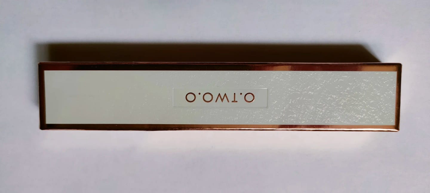 Customer photo review of O.TWO.O GOLD EMBROIDERY EYELINER