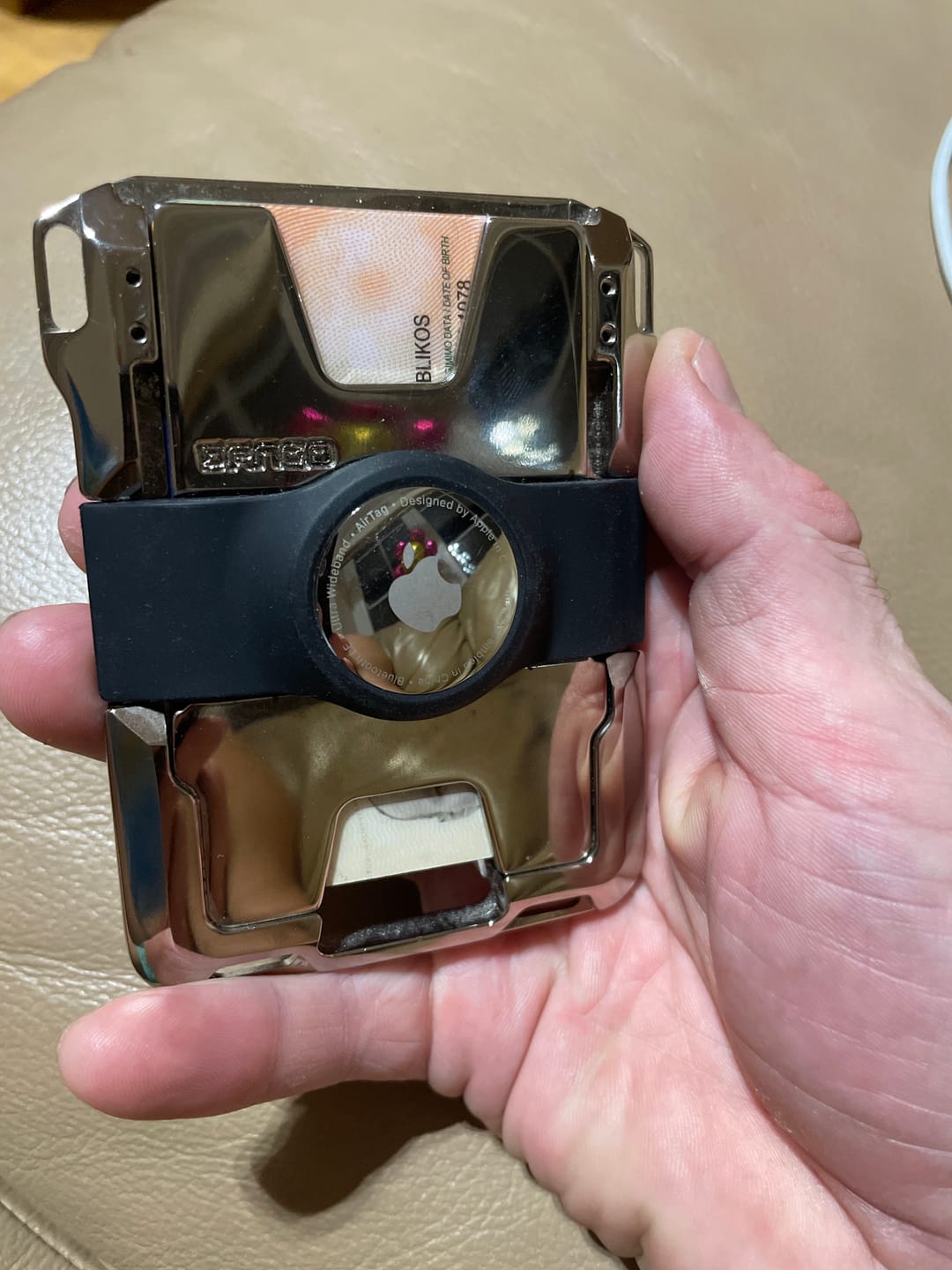 Customer photo review of AIRTAG VERTCIAL WALLET BANDS (M-Series, S1 Stealth Wallet and MC01 Money Clip)