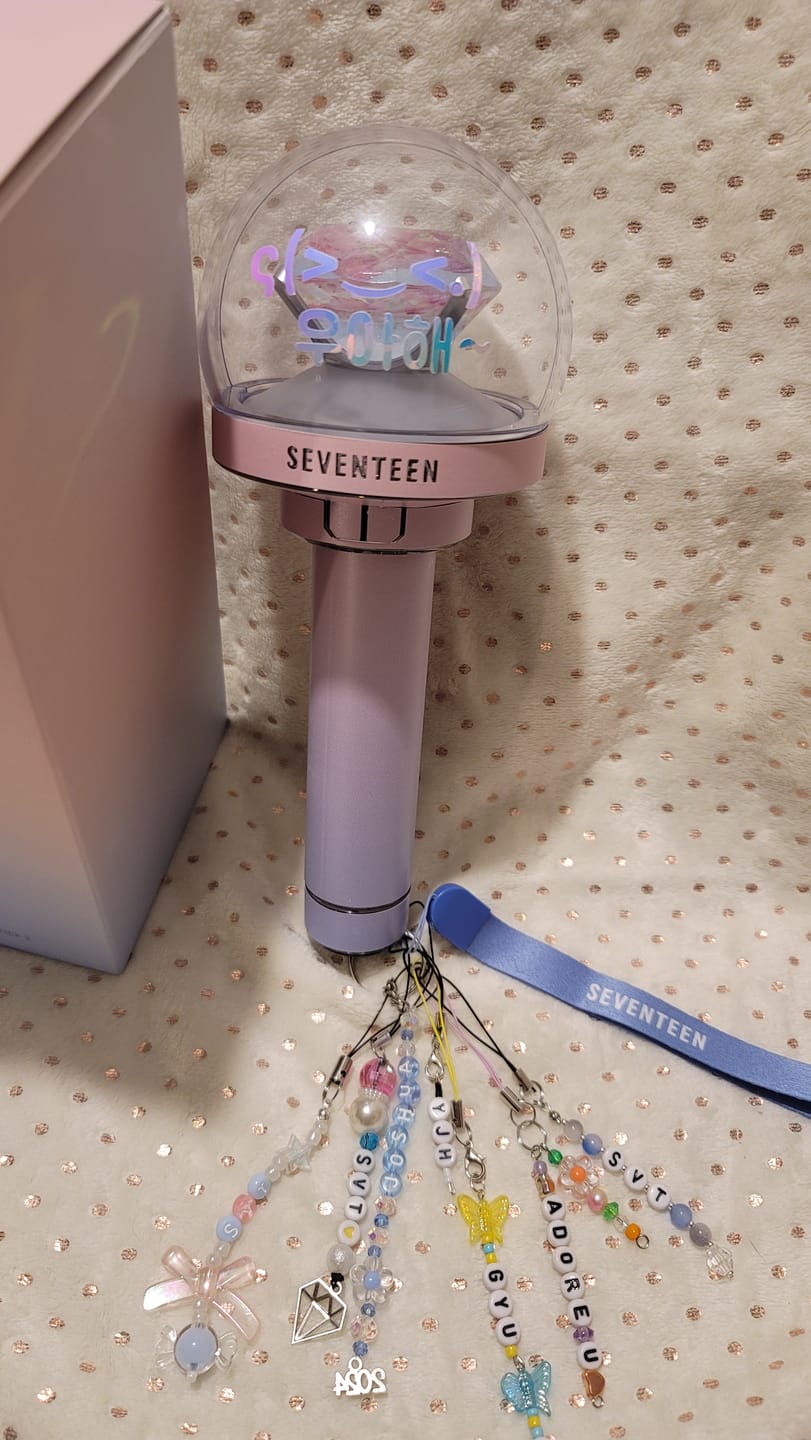 Customer photo review of SEVENTEEN - OFFICIAL LIGHT STICK VER.3