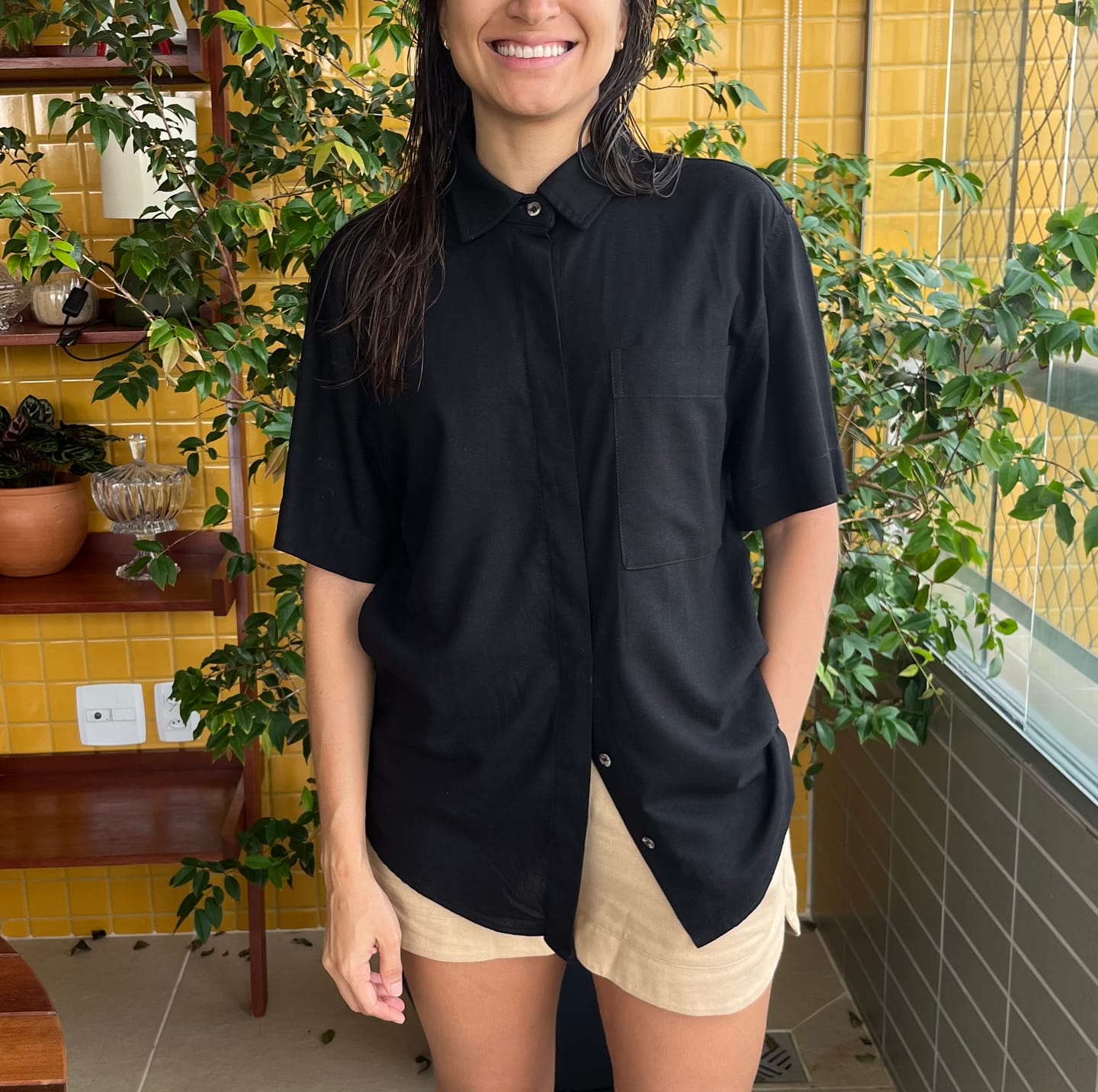 Customer photo review of Camisa de Linho Jambo Preta