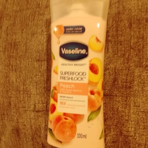 Customer photo review of Vaseline Peach Superfood Lotion 100ml