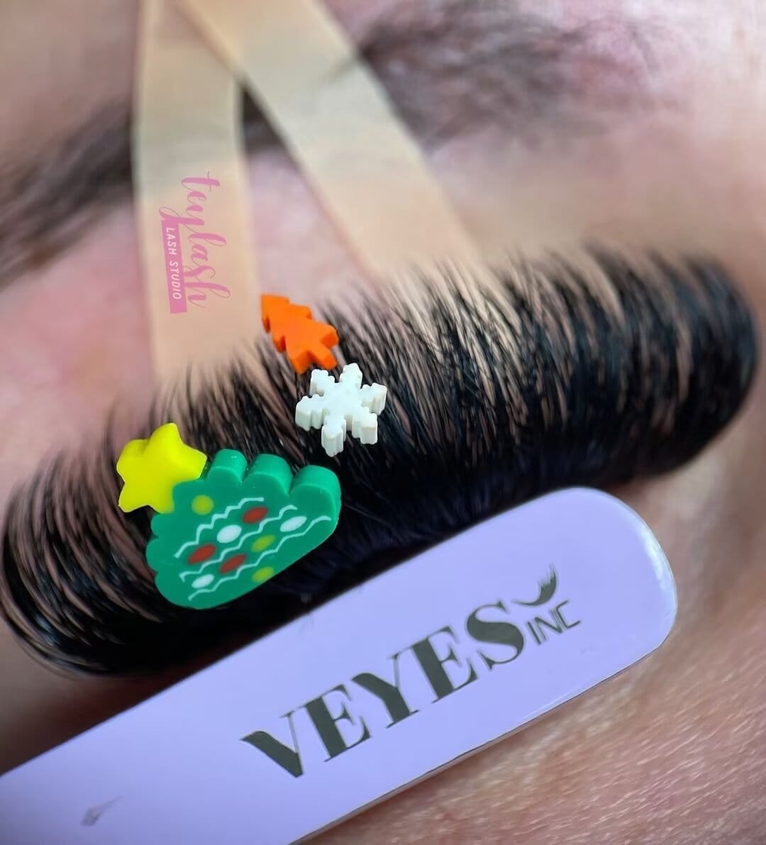 Customer photo review of Volume J45 Purple Lash Tweezer