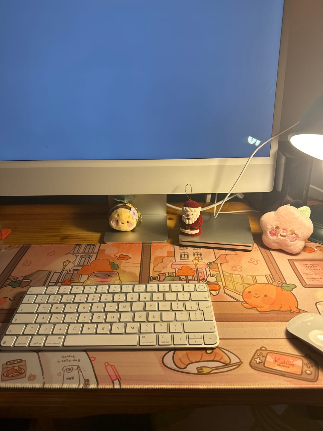 Customer photo review of Cosy Autumn Gaming Mouse Pad – Large Desk Mat with Cute Pumpkin & Café Scene