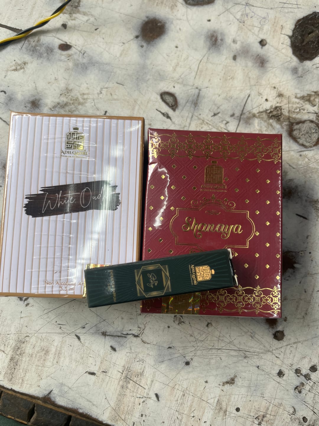 Customer photo review of 2 Pcs Attar Set Shanaya And White Oudh 5.5 Ml Each