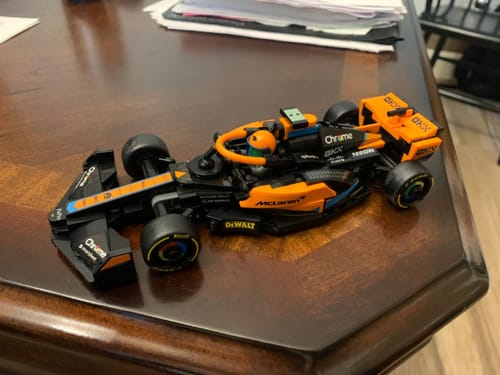 Customer photo review of LEGO Auto de Fórmula 1 McLaren 2023