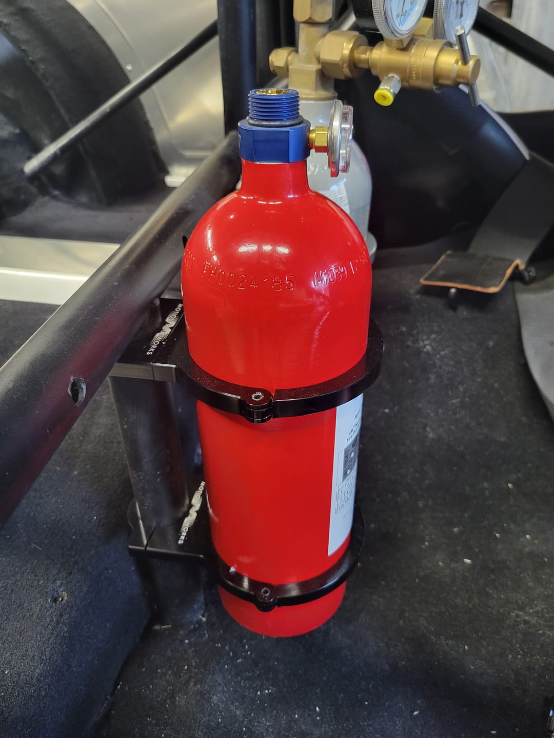 Customer photo review of Motion Raceworks Black Anodized 2.5lb CO2 Bottle Bracket (Bottle Not Included) 25-10007