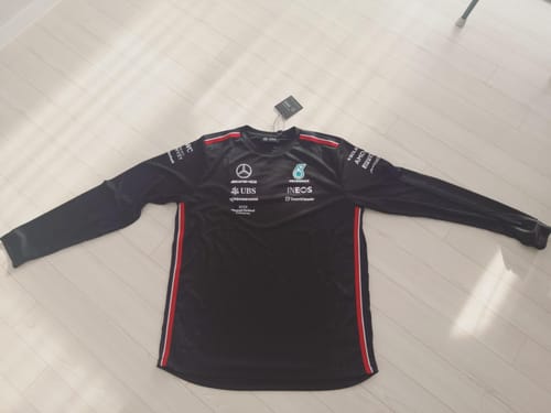Customer photo review of Camiseta Manga Larga Mercedes AMG
