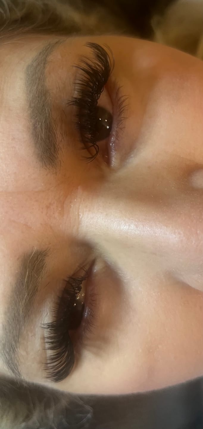 Customer photo review of Mixed W Lashes (36 rows)