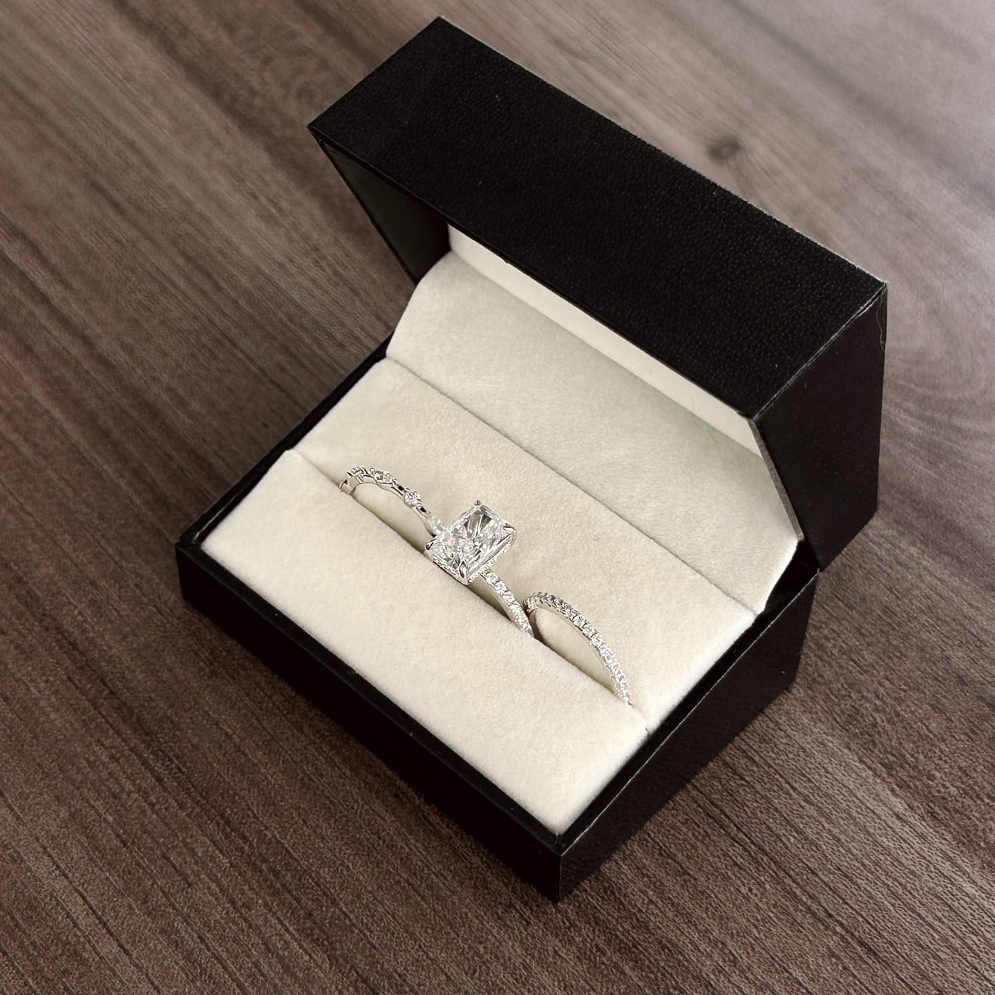 Customer photo review of S925 3.5Ct Radiant Cut 3PC Wedding Ring Set Stackable Rings For Everyday Wear